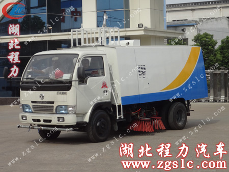 湖北程力掃路車保障學校環境衛生