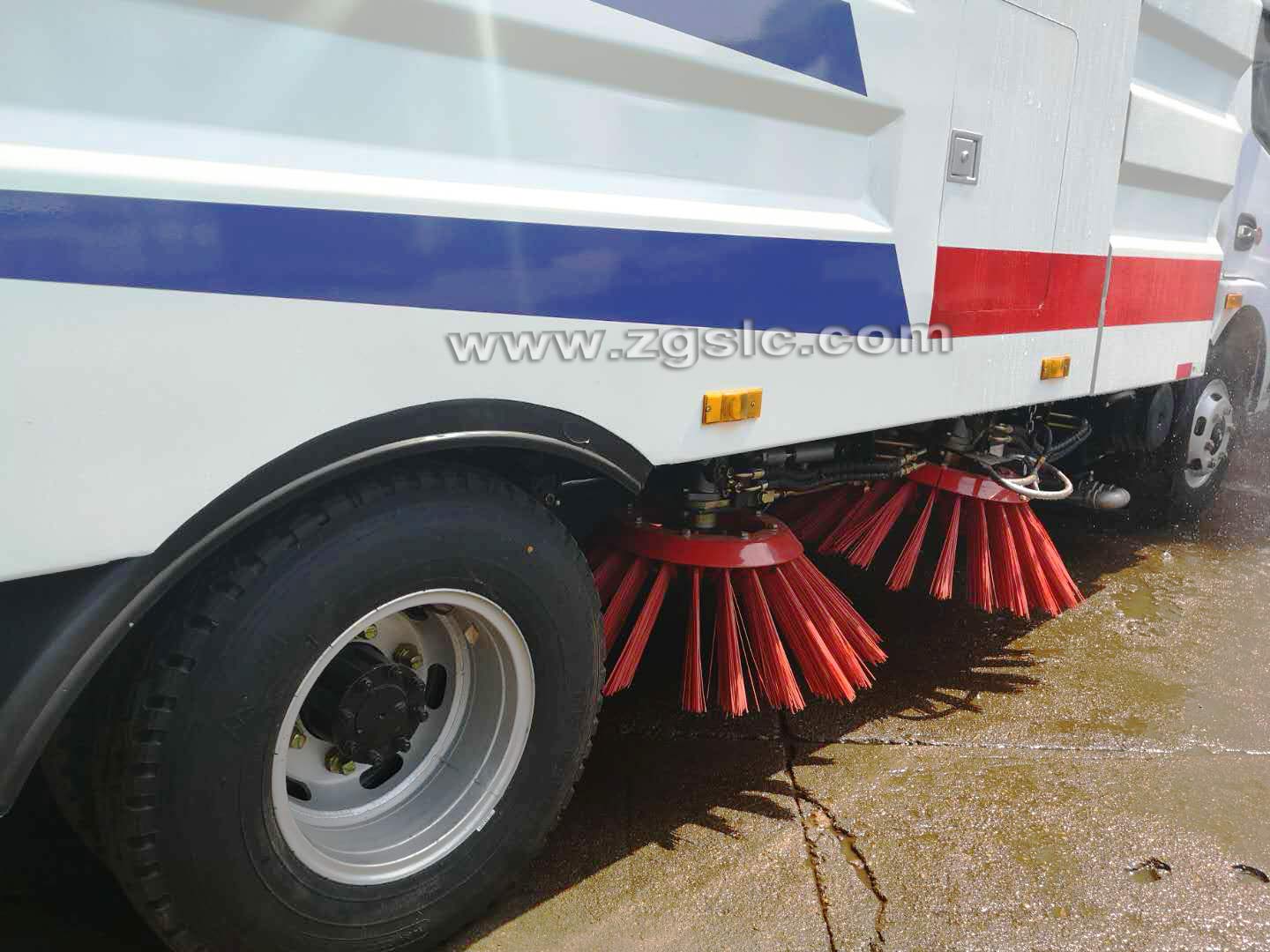 東風(fēng)大多利卡掃路車(國五)
