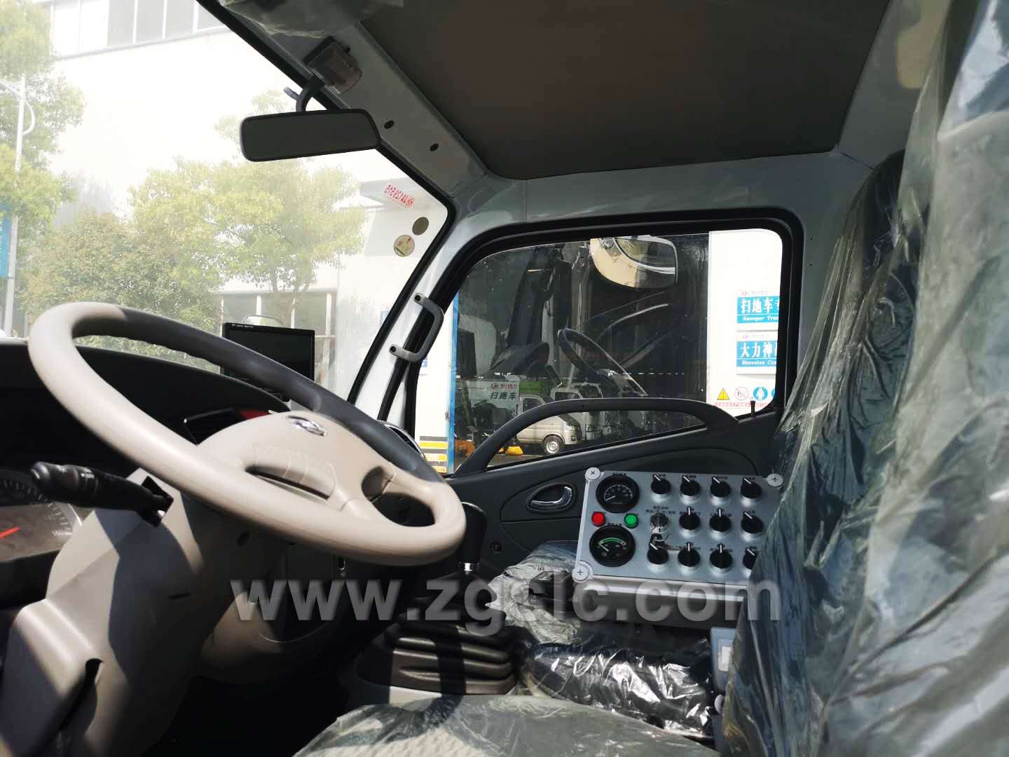 東風多利卡護欄清洗車(國五)