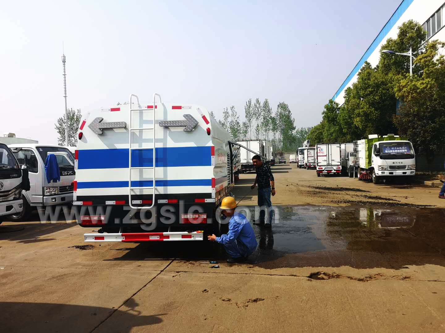 東風多利卡護欄清洗車(國五)