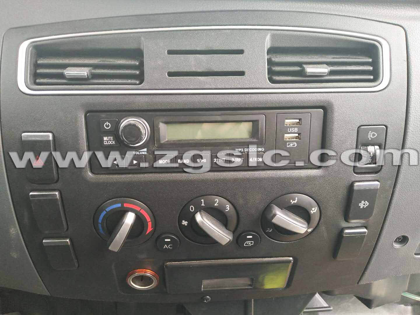 躍進(jìn)小福星(柴油版)單排冷藏車