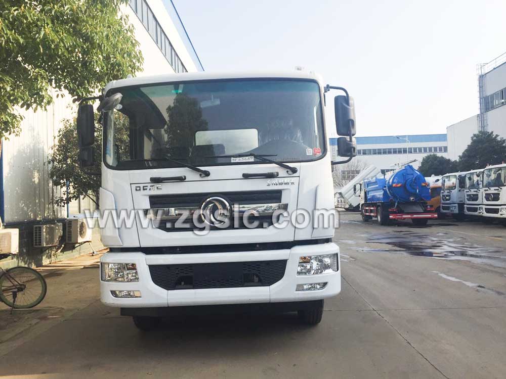 湖北程力東風大多利卡D9吸污車(國五