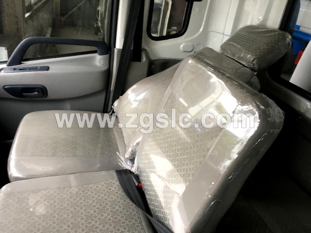 程力東風后雙橋22噸灑水車黃牌(國五)內飾