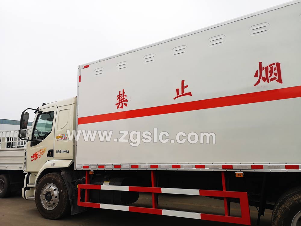 東風乘龍爆破器材運輸車(國五)