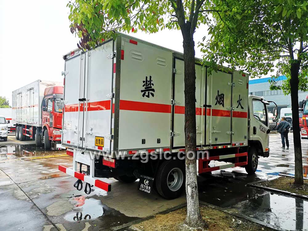 湖北程力解放虎威爆破器材運(yùn)輸車(國五)