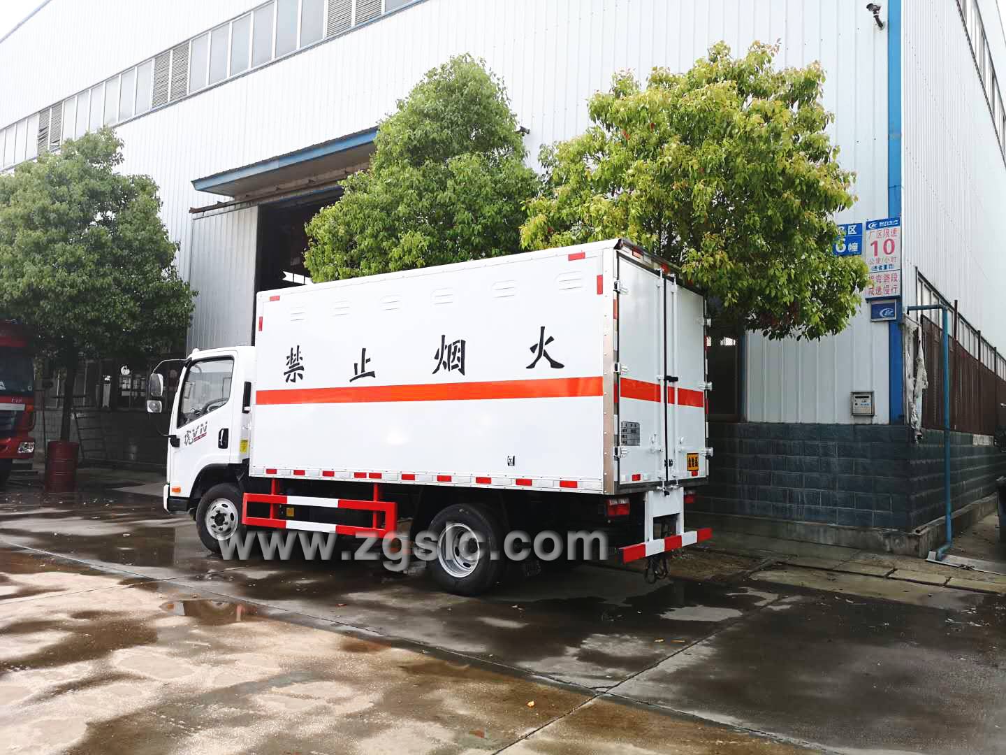 湖北程力解放虎威爆破器材運(yùn)輸車(國五)
