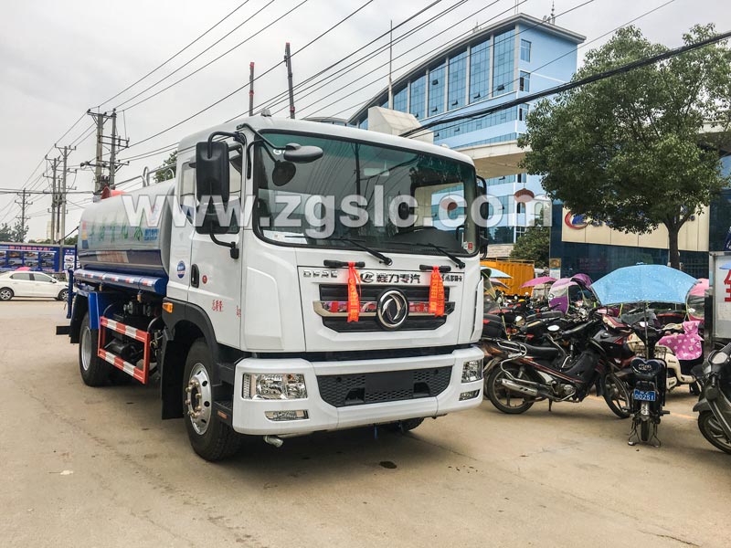 2019/07/03，重慶白總在程力專用汽車股份有限公司訂購的一輛12方東風D9噴霧車發車啦，單號：28352