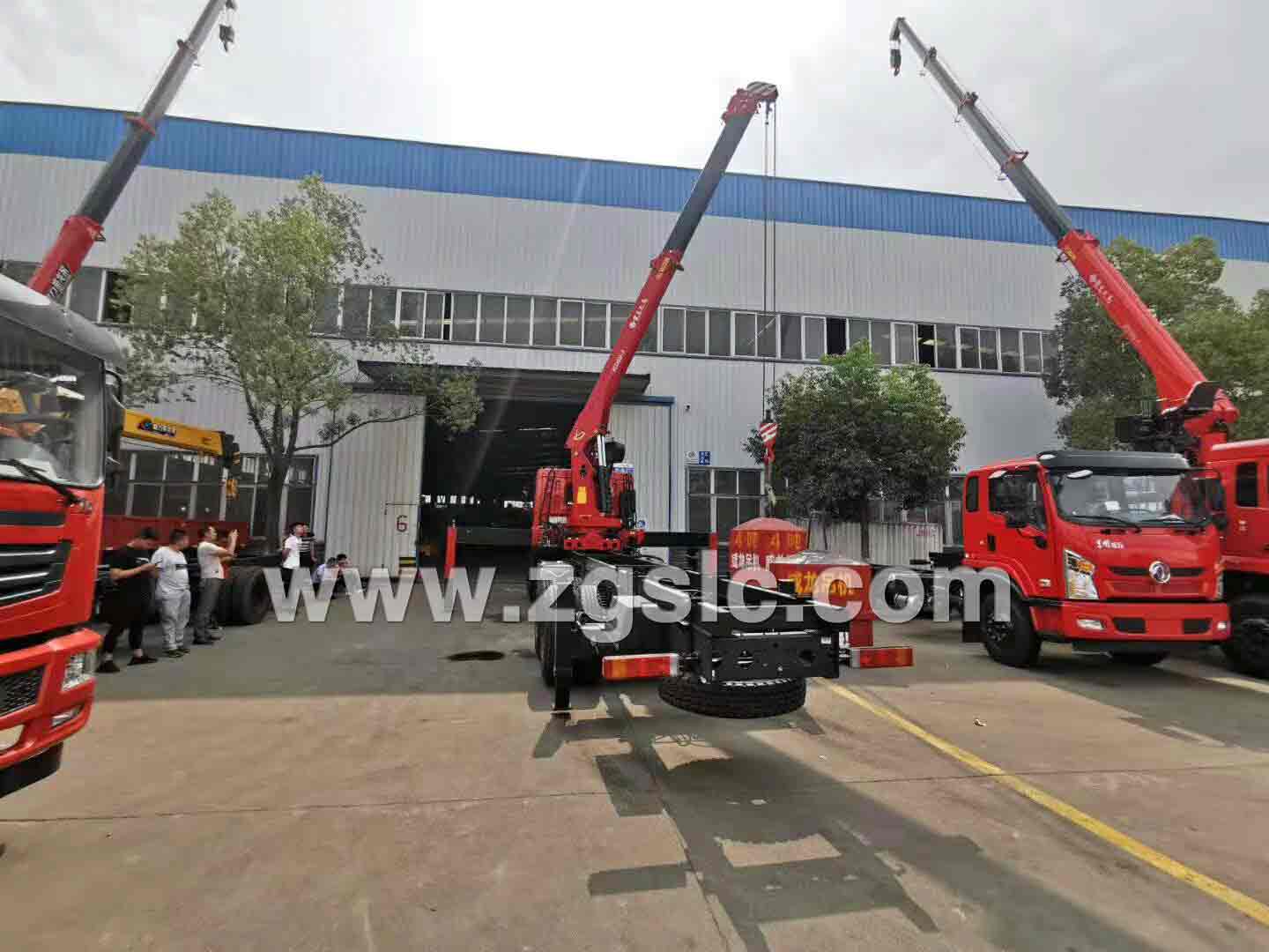 程力集團隨車起重運輸車廠區