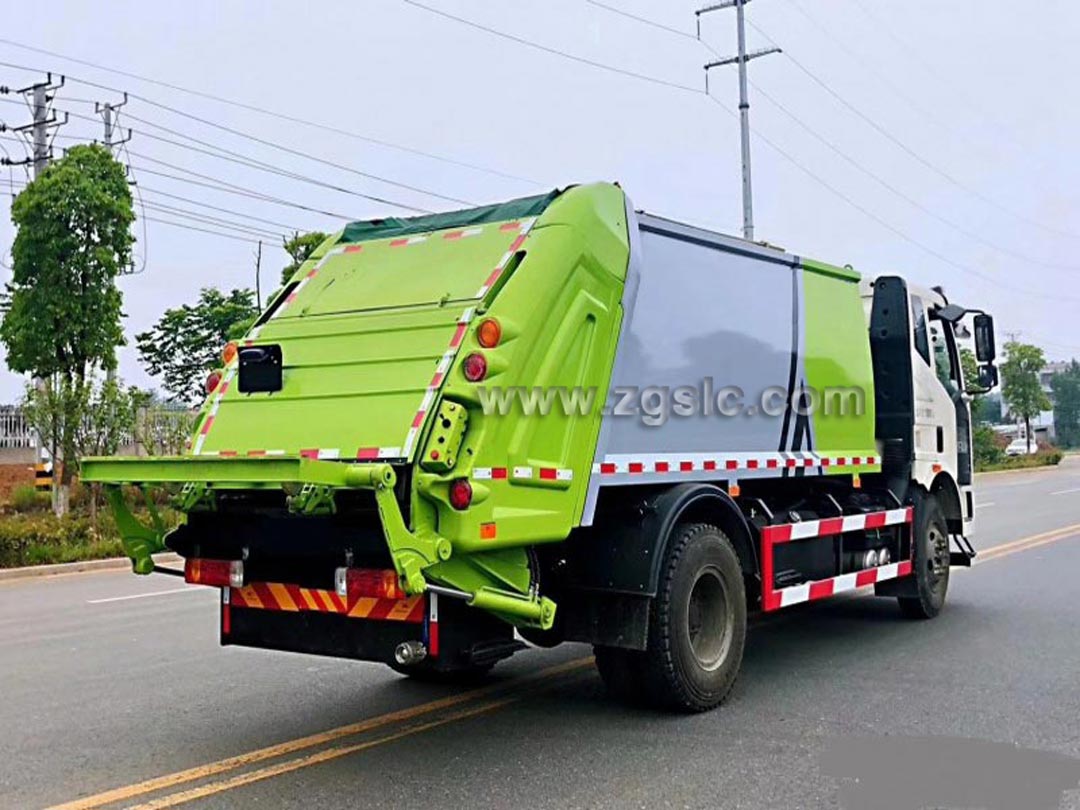 程力集團(tuán)國六解放壓縮垃圾車右后方