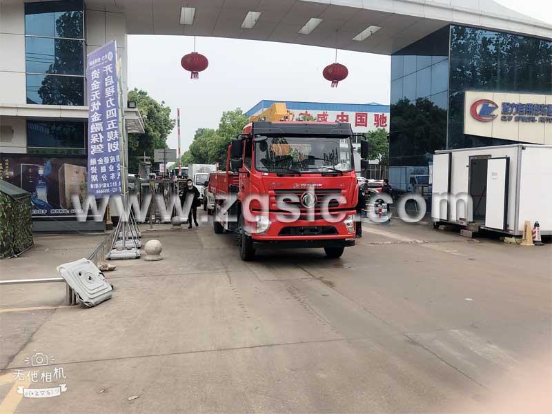 圖上東風暢行隨車吊已經出廠準備發往客戶所在地.jpg