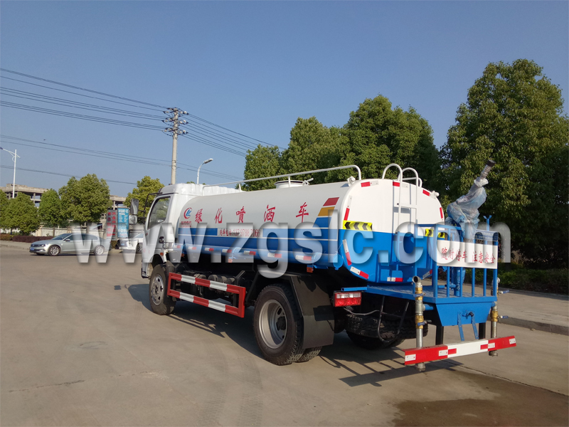 程力集團東風福瑞卡多功能綠化灑水車.jpg